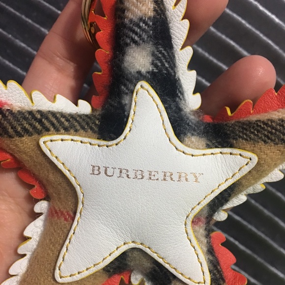 Burberry Phil the Starfish Cashmere Key Chain - Picture 5 of 6